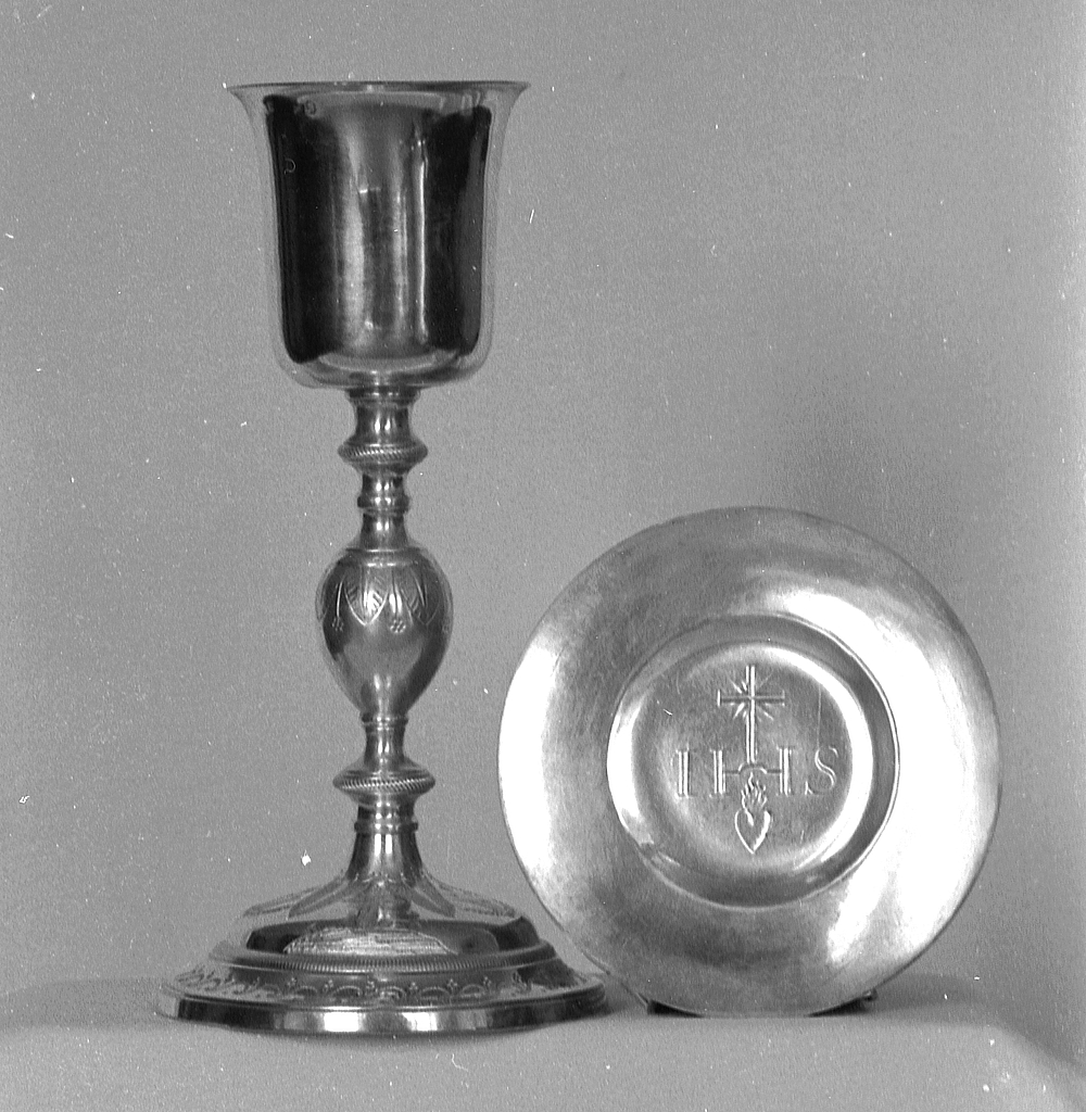 Calice, patène (1), église paroissiale Sainte-Madeleine (Dinéault)