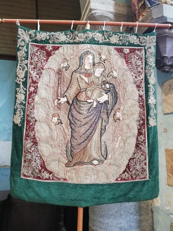 Bannière : Vierge à l'Enfant, église Notre-Dame-de-la-Martyre (Le Merzer)