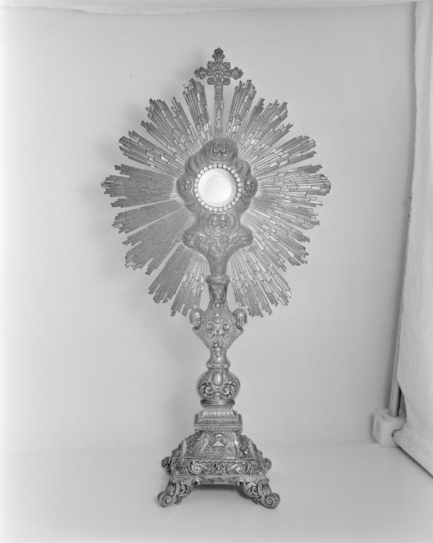 Ostensoir (1), prieuré Notre-Dame, église paroissiale, mairie (Île-d'Arz)