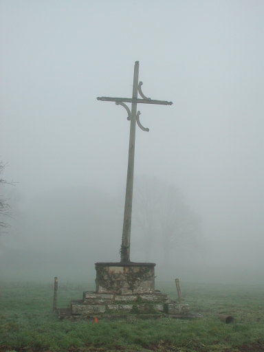 Croix de chemin, rue Hyacinthe Hévin (Etrelles)
