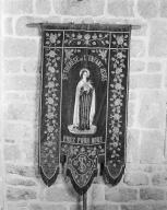 Bannière de procession : sainte Thérèse, Immaculée Conception, chapelle Notre-Dame-de-Vérité (Caudan)