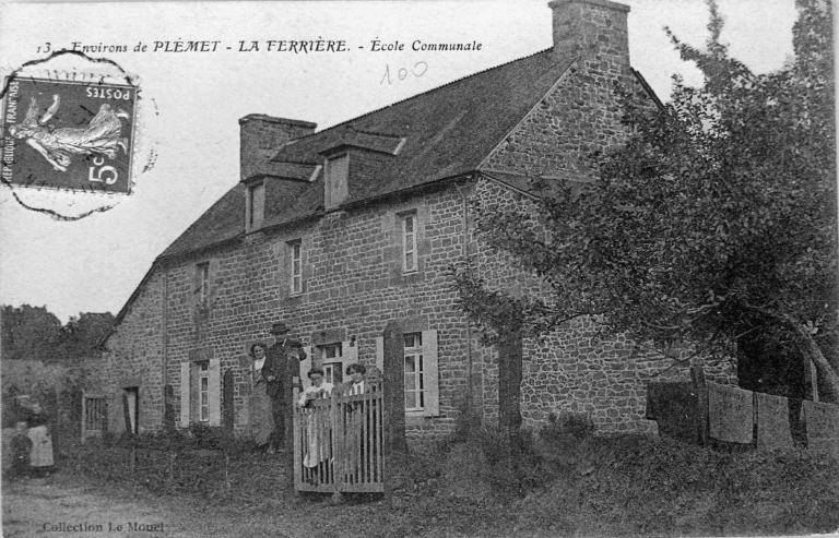 Ecole (La Ferrière fusionnée en Plémet en 2016)