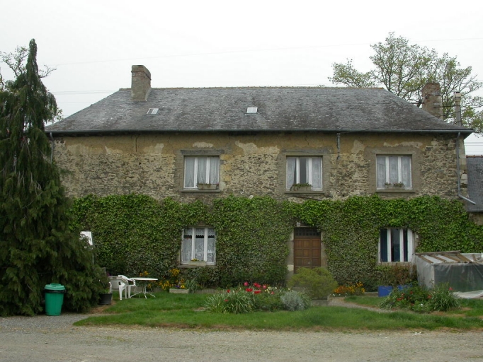 Ferme anciennement manoir, le Petit Benazé (Domloup)