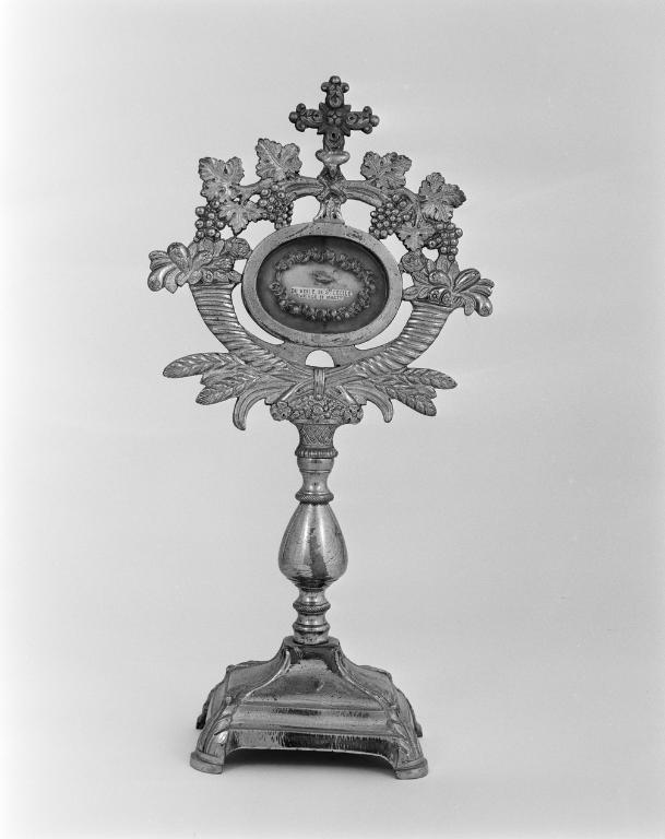 Reliquaire-monstrance (1), du voile de sainte Cécile, église paroissiale Sainte-Cécile (Theix fusionnée en Theix-Noyalo en 2016)