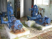 Premier ensemble de deux machines à pomper (pompes centrifuges) et de leurs moteurs électriques, établissement des eaux de Quélard (Erquy)