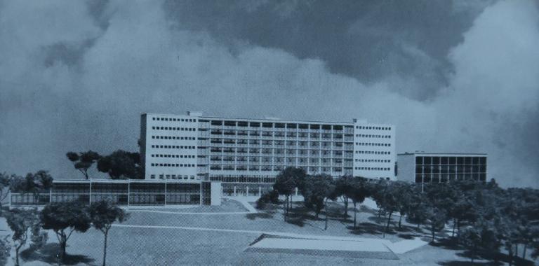 Les bâtiments de l'internat de 1958, du Lycée Auguste Brizeux, 6 rue Bourg-les-Bourgs (Quimper)