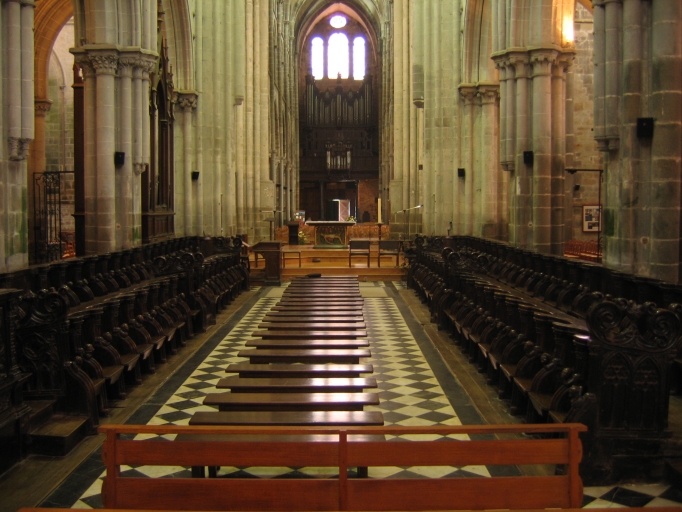 Ensemble de stalles dans la cathédrale Saint-Samson (côté nord et sud du choeur)