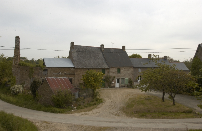 Alignement de deux fermes, Theuré (Sens-de-Bretagne)