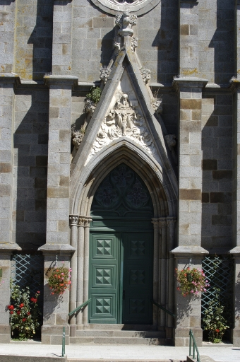 Relief : sainte Trinité