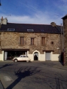Maison, place du Souvenir (Saint-Méloir-des-Ondes)