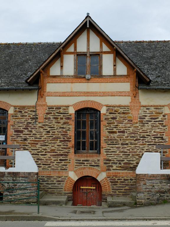 Mairie école, 4 rue de Rennes (Cintré)