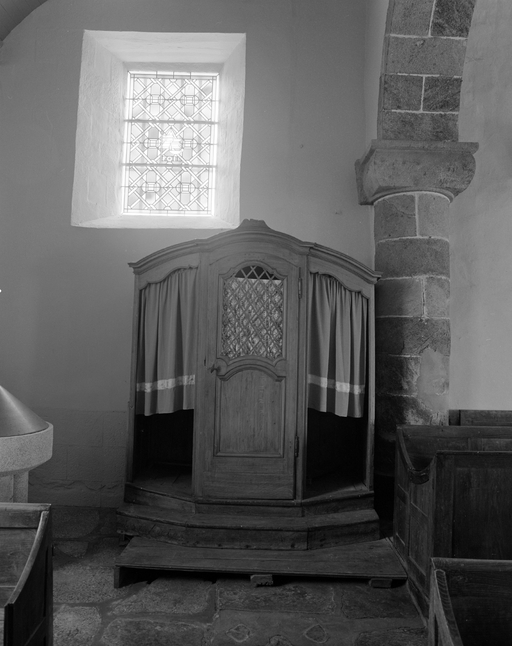 Confessionnal (2), église paroissiale Saint-Juvat (Saint-Juvat)