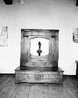 Ensemble de mobilier 1 : banc-coffre, lit clos, Maison Saint-Louis-Marie (Josselin)