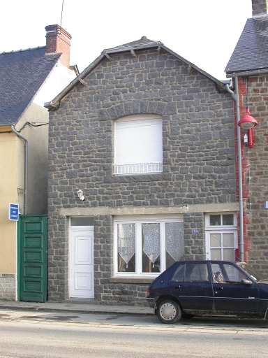 Maison à boutique, 34 rue Nationale (Saint-Domineuc)