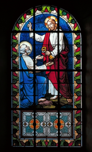 Verrière à personnages de la baie 00 : Remise des clés à saint Pierre (Guipry fusionnée en Guipry-Messac en 2016)