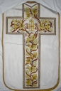 Ornement blanc 4 : chasuble, voile de calice, étole et bourse de corporal