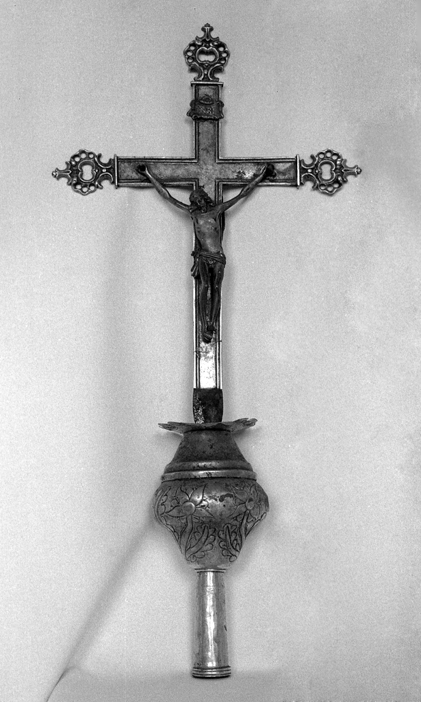 Croix de procession, église paroissiale Saint-Pierre (Ploërdut)