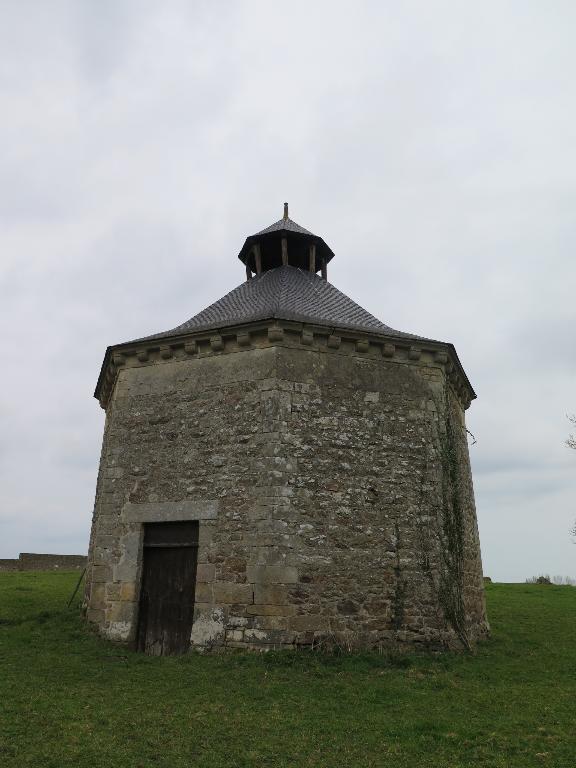 Colombier du manoir de la Villemeneuc (Saint-Lormel)