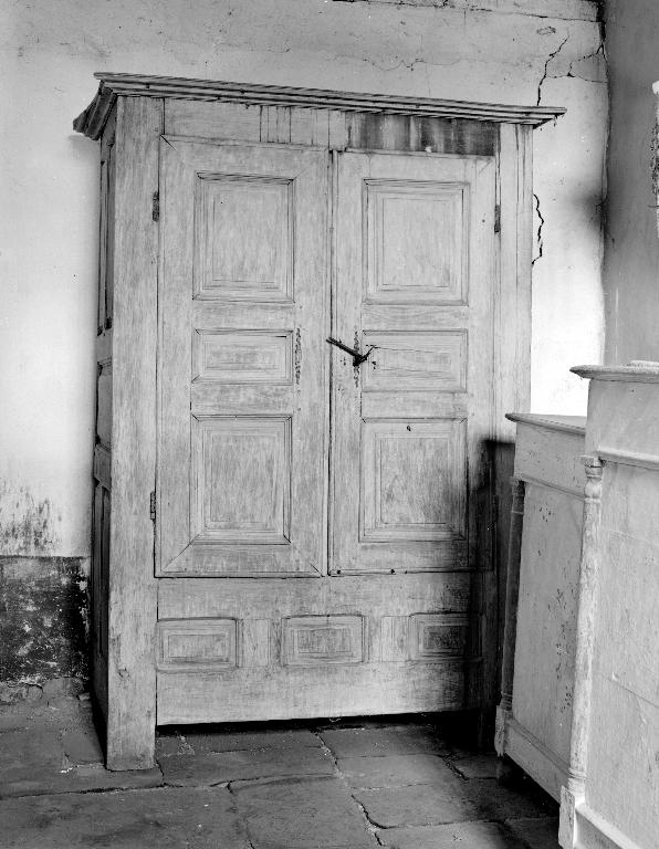 Armoire à coffre intérieur, chapelle Notre-Dame de Cartudo (Pluherlin)