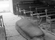 Sarcophage : de saint Molvan, chapelle Saint-Molvan (Cléguérec)