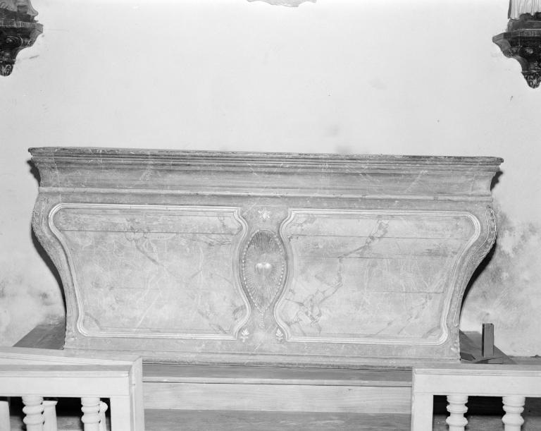 Autel, tabernacle (autel tombeau), chapelle Saint-Léonard (Theix fusionnée en Theix-Noyalo en 2016)