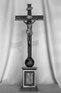 Croix d'autel (2), église paroissiale Saint Michel (Monteneuf)