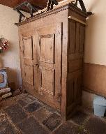 Armoire de sacristie, chapelle Saint-Barthélemy (Pleucadeuc)
