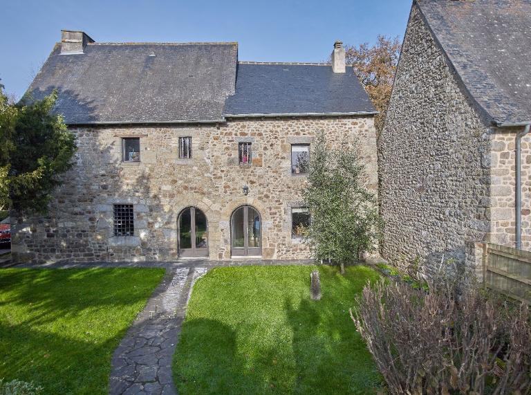 Maison de prêtre, La Toutenais (Les Iffs)
