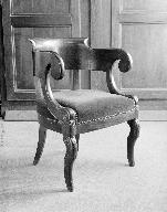 Fauteuil de célébrant, église paroissiale Notre-Dame-de-toute-Aide (Les Forges fusionnée en Forges de Lanouée en 2019)