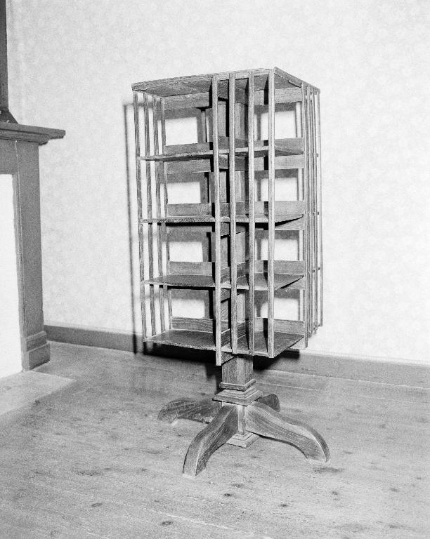 Étagère-bibliothèque (bibliothèque tournante), église paroissiale Saint Servais (Saint-Servant-sur-Oust)