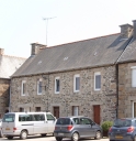 Maison, place du Centre (Lézardrieux)