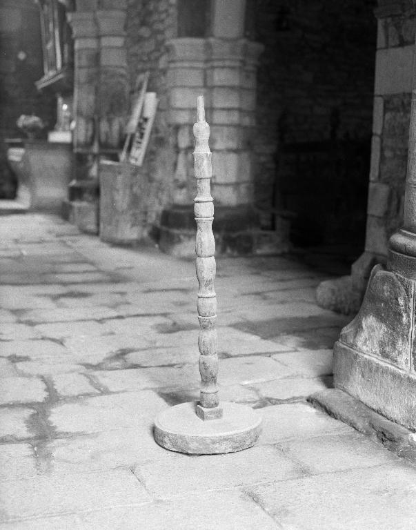 Porte-cierges funéraire, chapelle Saint-Gobrien (Saint-Servant-sur-Oust)