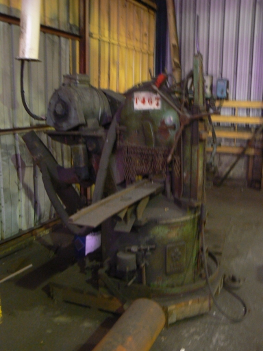 Machine à découper par scie