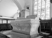 Autel, tabernacle, gradins d'autel (2) (maître-autel, autel tombeau), église paroissiale Saint-Conogan (Lanvénégen)