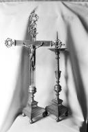Croix d'autel, chandelier (4), église Saint-Pierre et Saint-Paul (Langonnet)