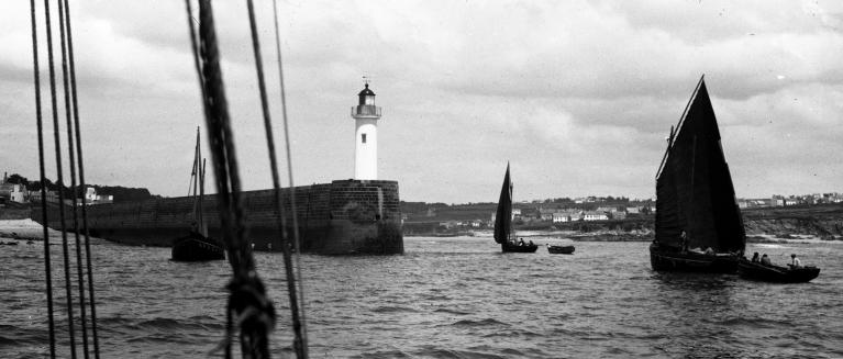 Phare dit du Raoulic, le môle (Audierne)