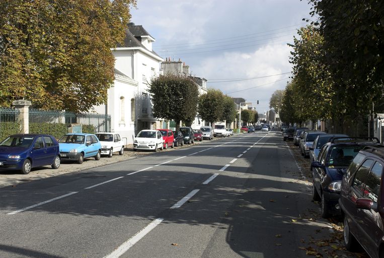 Avenues Roosevelt et de La Marne, anciennement route d'Auray puis rue d'Auray ou de la Madeleine, puis avenue Hoche (Vannes)
