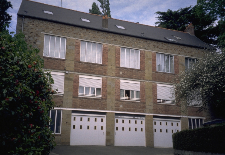 Usine de chaussures Lebret, puis J. Lebret et Cie, actuellement immeuble à logements, 26 avenue François Mitterand (Fougères)