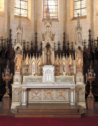 Ensemble du maître-autel : autel, tabernacle, 2 gradins d'autel, retable, exposition, 2 degrés d'autel