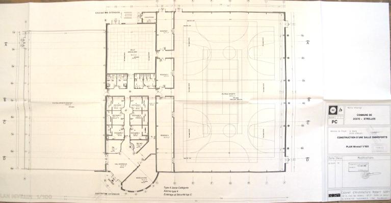 Complexe sportif, place du chanoine Delalande (Etrelles)