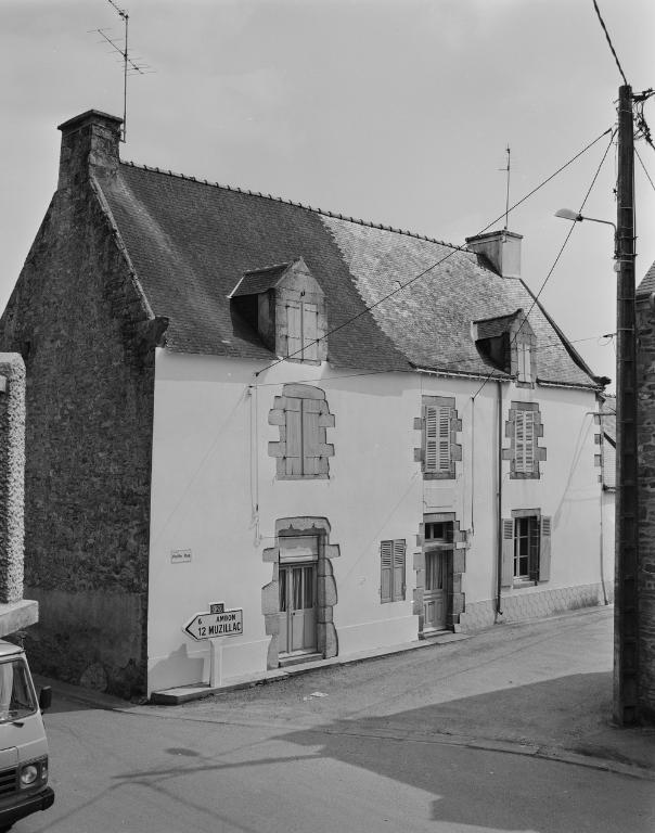 Maison, petite rue (Surzur)