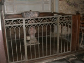 Clôture des fonts baptismaux