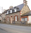 Maison, 6 rue des Écoles (Plouguiel)