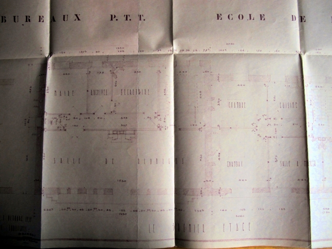 Mairie, école de filles, bureau de PTT, 1 rue du Général de Gaulle (Plouhinec-56)