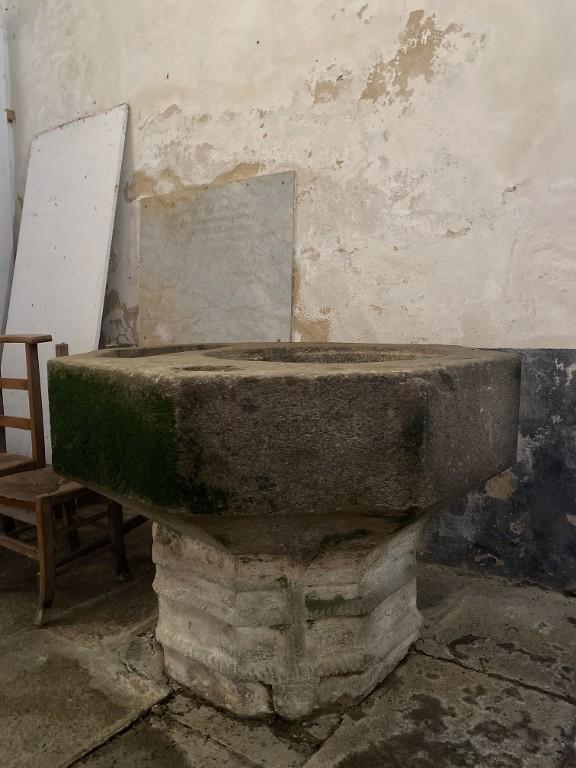 Fonts baptismaux, chapelle Sainte-Croix (Josselin)