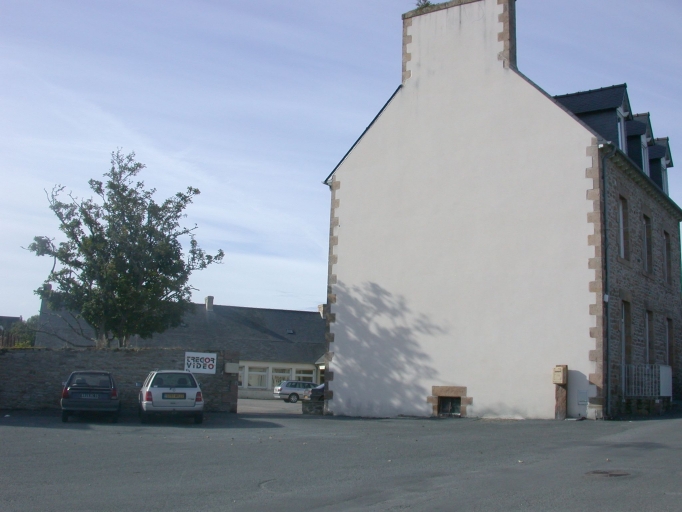 Ancienne école communale des filles, puis des garçons, 11 route Golgon, Kervoënnes (Trégastel)