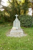 Monument commémoratif, Keroulou (Beuzec-Cap-Sizun)