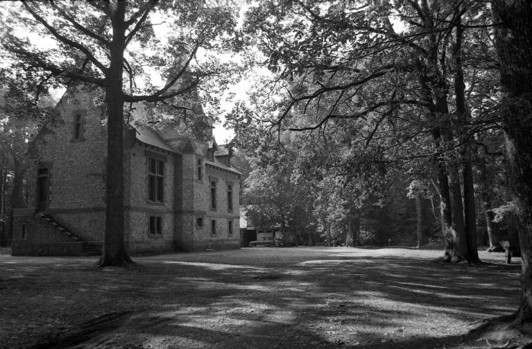 Manoir et relais de chasse, dit château d'Araize (Martigné-Ferchaud)