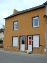 Maison à boutique, 2 rue de la Mézière (Montreuil-le-Gast)