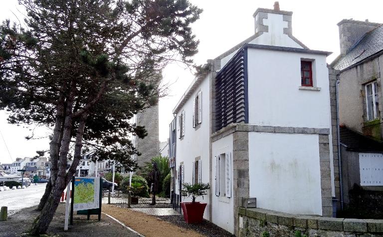 Maison du gardien de phare, puis office du tourisme, 9, rue Amiral Courbet (Roscoff)
